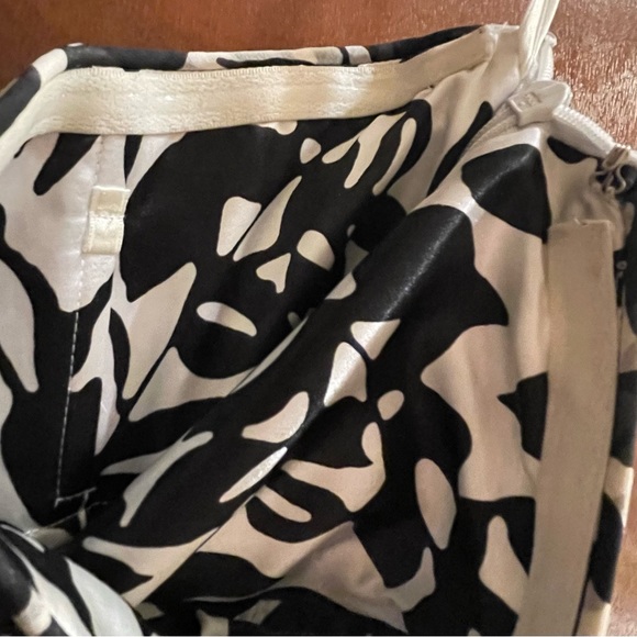 White House Black Market Strapless Dress - Size 4 - Picture 6 of 7